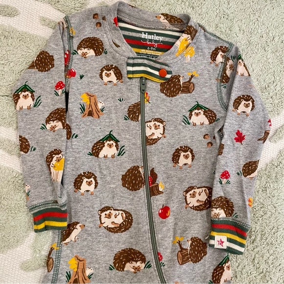 Hatley Baby Organic Hedgehog Mushroom Print Zip Up Jumpsuit in Gray - 6-9 Months - Picture 2 of 5